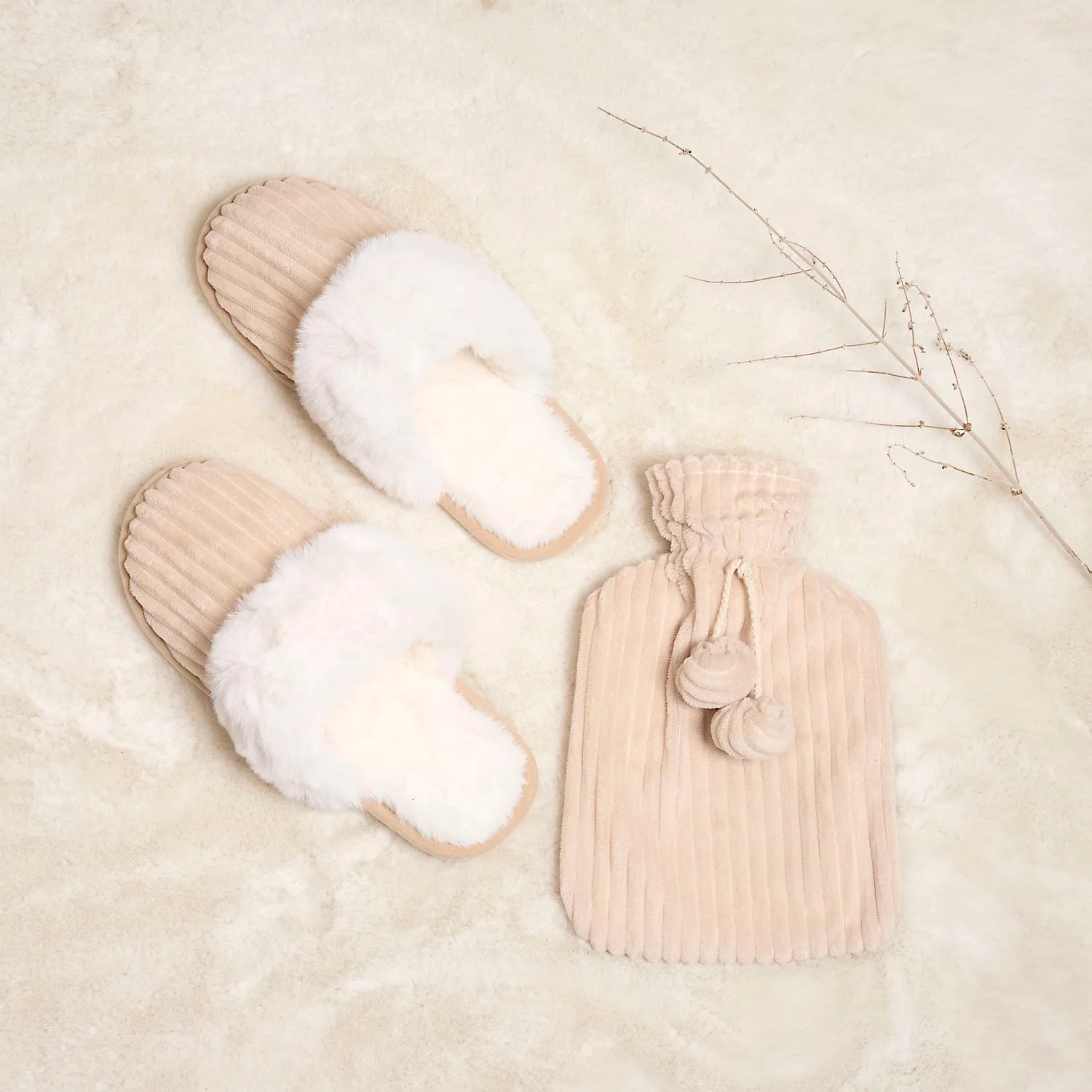 COFFRET BOUILLOTTE ET CHAUSSONS COSY VELVET BEIGE - Image 2