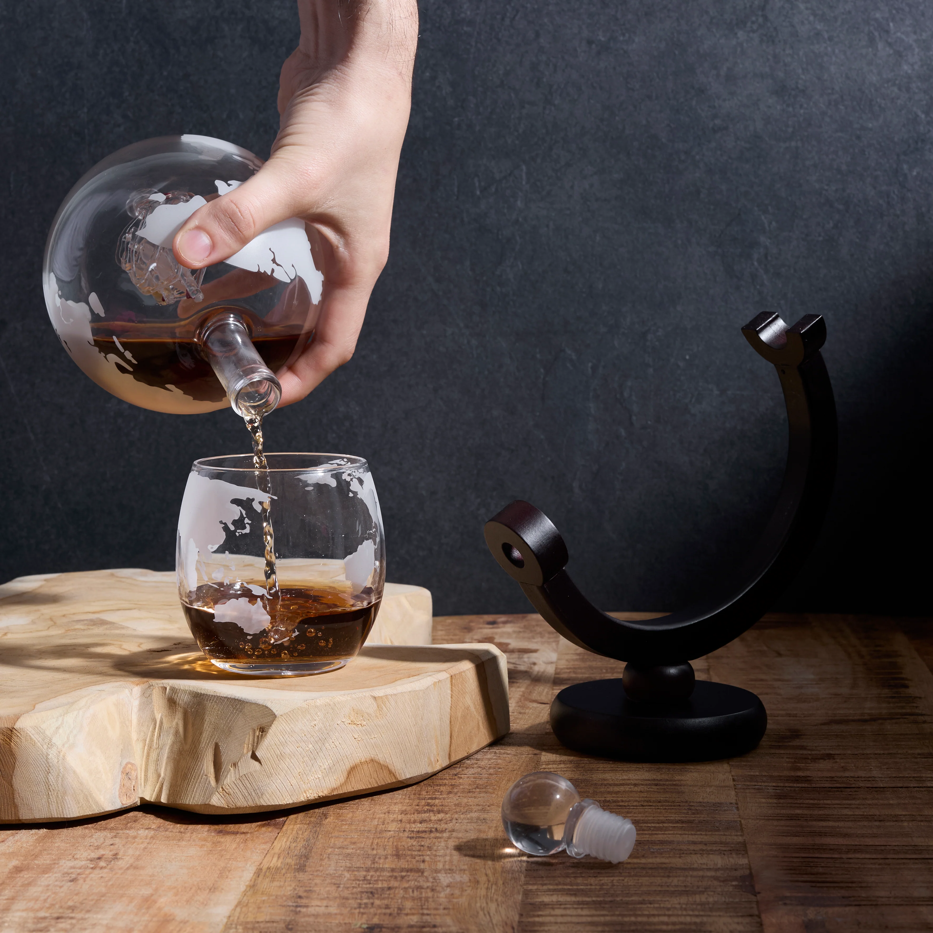 COFFRET DECANTEUR ET 2 VERRES CAP HORN - Image 2